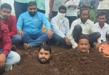 धक्कादायक: स्वाभिमानीचे रविकांत तुपकरांनी स्वत:ला गाडले शेतात!