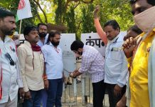बुलडाण्यात स्वाभिमानीने ठोकले महावितरण मुख्यालयाला कुलूप