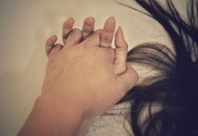 ‘फी’ माफ करतो म्हणत वकिलाचा महिलेवर बलात्कार!