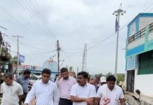 वाढदिवसाचे नियोजित कार्यक्रम रद्द करून पूरग्रस्तांना मदत