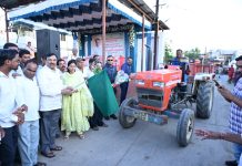 आ. मुनगंटीवार यांच्या हस्ते रेती वाहतूक करणाऱ्या वाहनांना हिरवी झेंडी