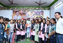 हस्तकलेतून उमटले पवित्र बंध – शूरवी महिला महाविद्यालयात राखी स्पर्धा