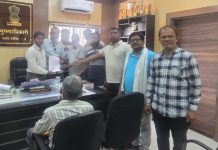 नप चे बंद जलतरण तलाव सुरू करा- जलतरण संघटनेची मागणी विद्यार्थ्यांच्या सुट्ट्यांमध्येही दुर्लक्षित आहे जलतरण तलाव