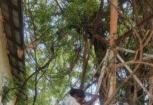 बेलगाव ग्रामस्थांचे पाण्यासाठी महिला चढली टॉवरवर