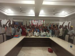 मूल नगर परिषद कंत्राटी सफाई कामगारांचा अखिल भारतीय सफाई मजदूर युनियनमध्ये सामूहिक प्रवेश
