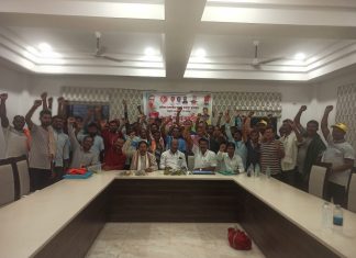 मूल नगर परिषद कंत्राटी सफाई कामगारांचा अखिल भारतीय सफाई मजदूर युनियनमध्ये सामूहिक प्रवेश